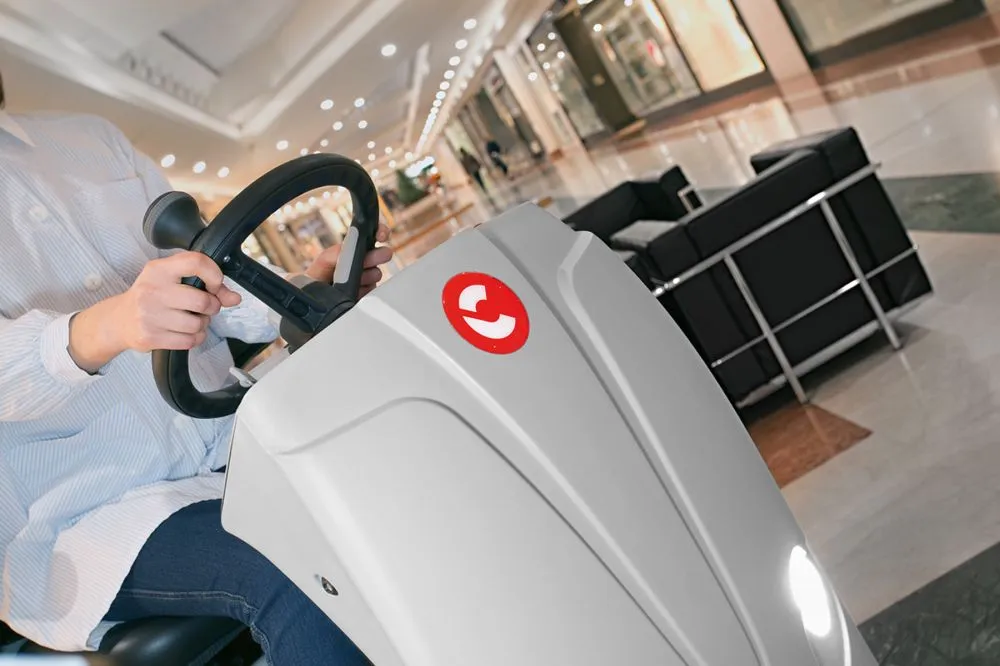 Comac Optima 100B gulvvaskemaskin sittepå 8000kvm