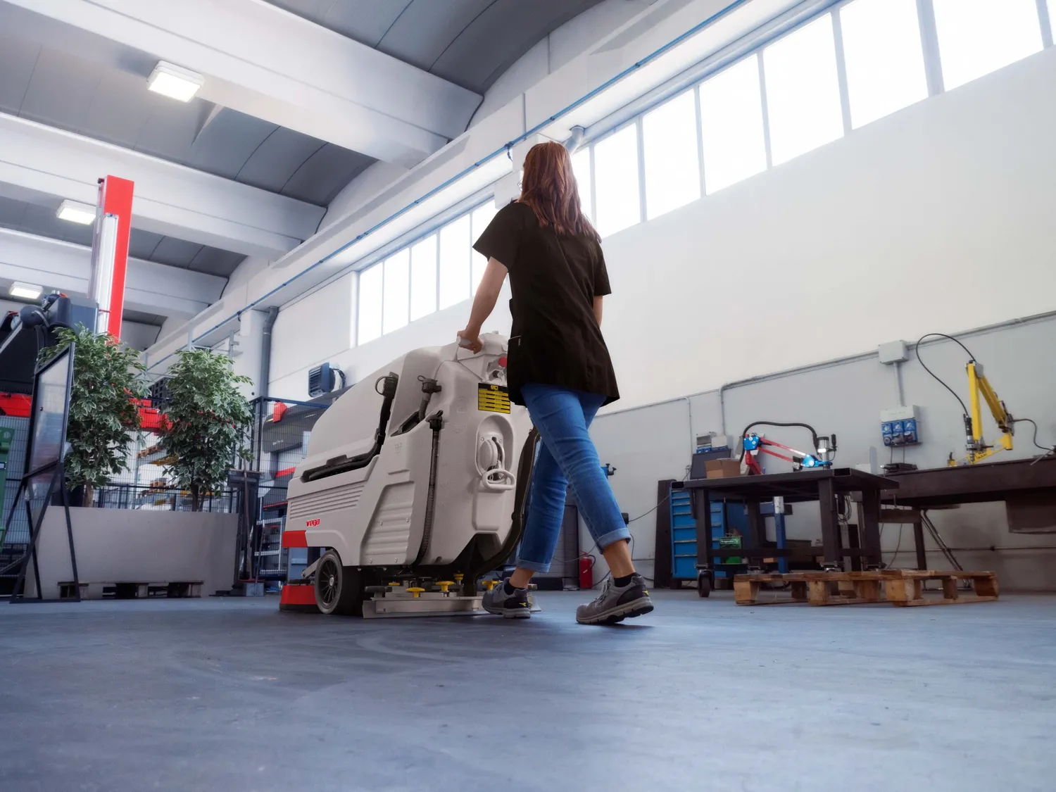 Comac Vega 65 BT gulvvaskemaskin gå-bak 2800 m²