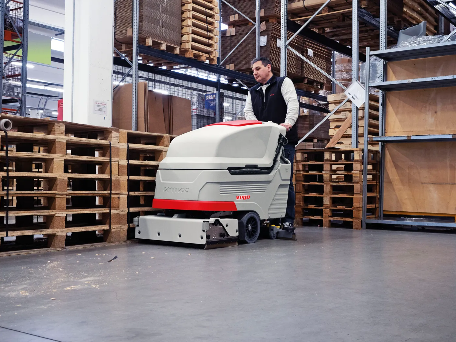Comac Vega 65 BT gulvvaskemaskin gå-bak 2800 m²