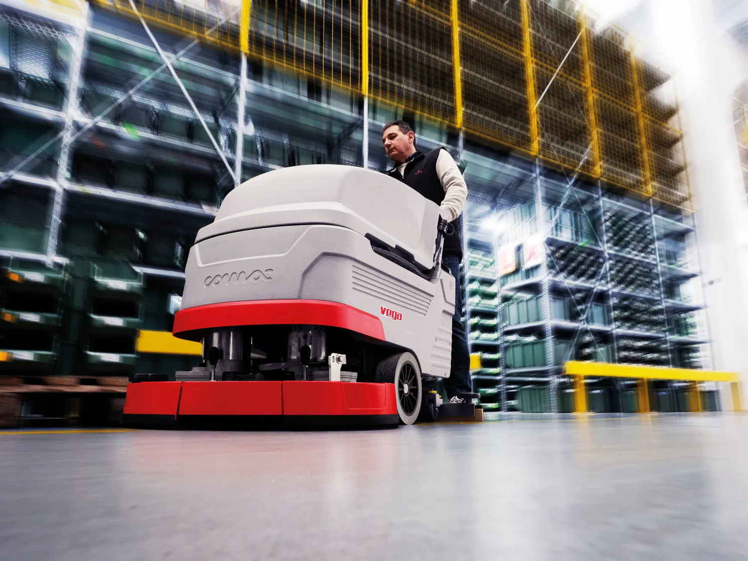 Comac Vega 65 BT gulvvaskemaskin gå-bak 2800 m²