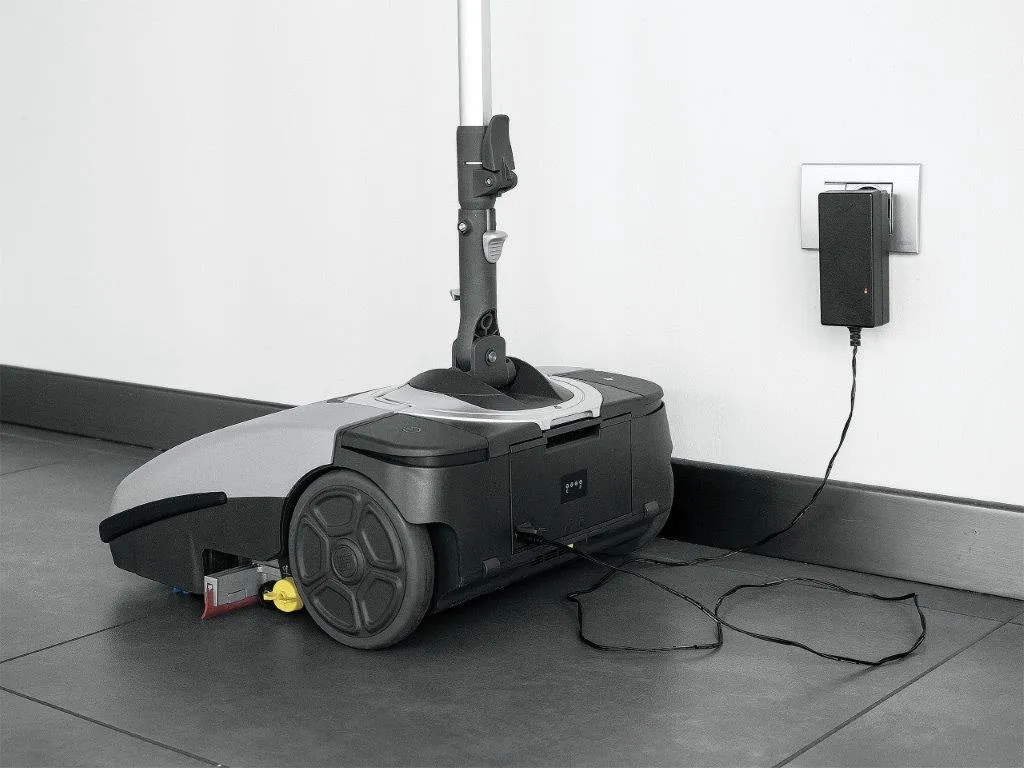 Comac Igea mikroskuremaskin 10 kg litium for 300 m2